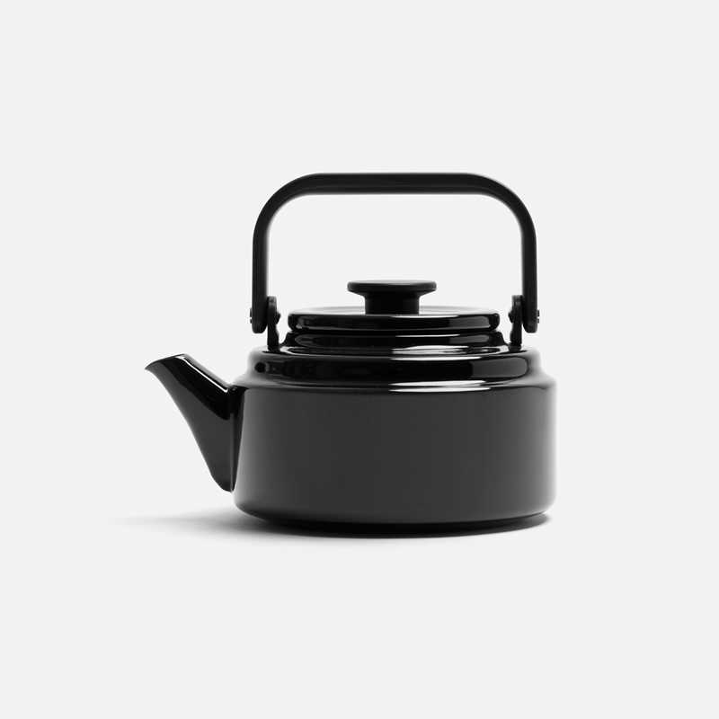 enameled-kettle-black